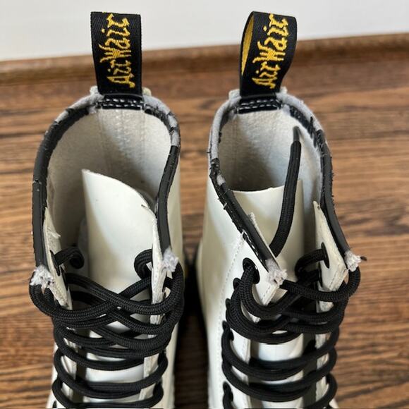 Doc Dr. Martens Air Wair 11821 White Leather Combat Boots Womens 5 Lace Up - Picture 6 of 7